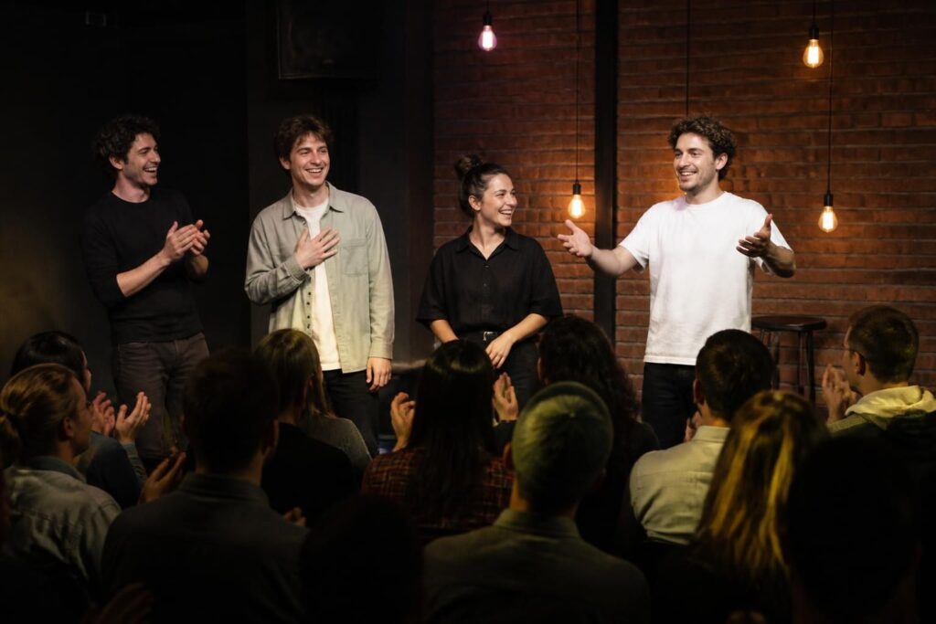 découvrez les humoristes français jeunes qui font rire la nouvelle génération avec leur humour frais et décalé. portraits des talents à suivre absolument !