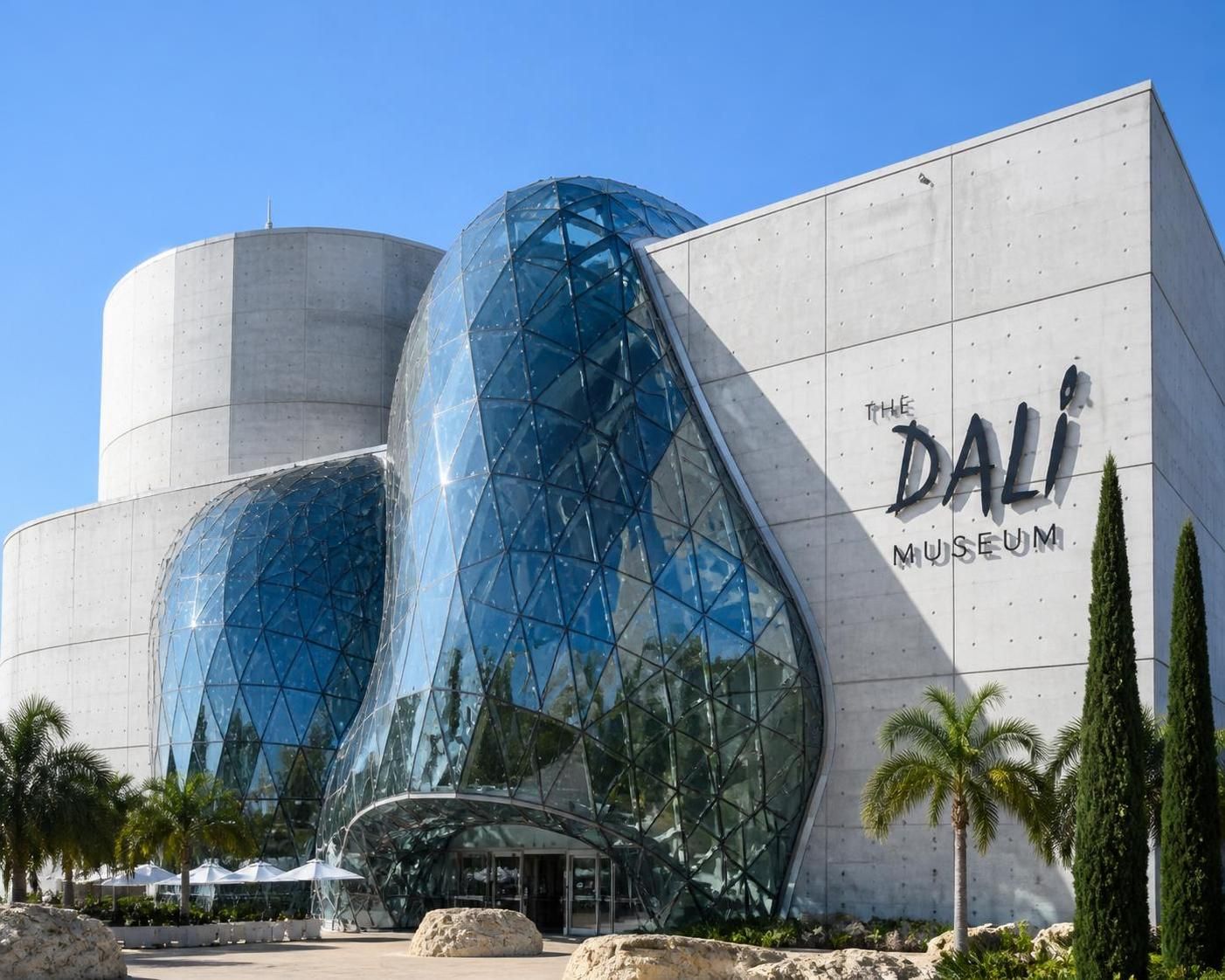 découvrez le musée dali à st petersburg, une immersion fascinante dans l’univers surréaliste de salvador dalí, avec ses œuvres emblématiques, expositions interactives et une expérience artistique unique.