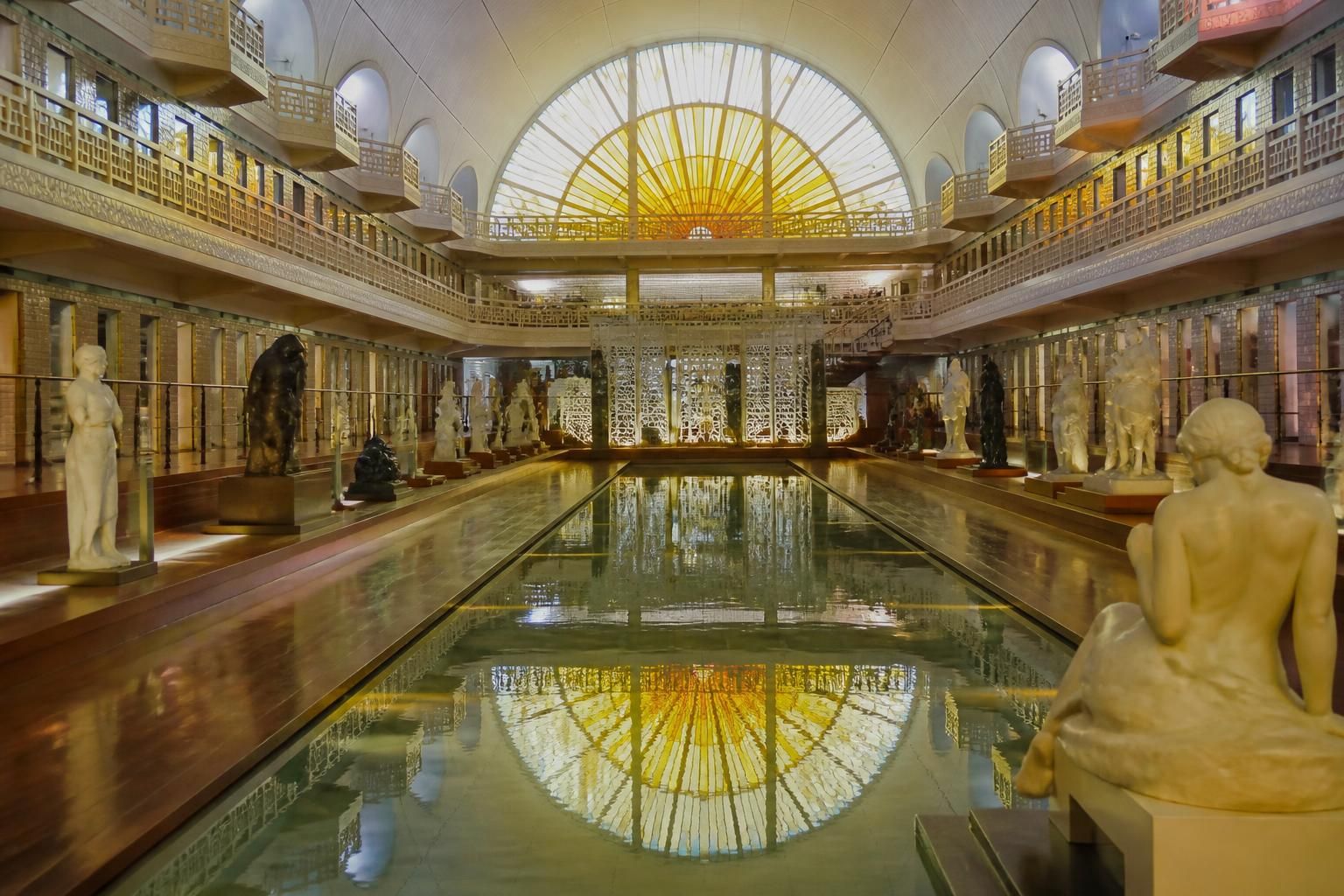 découvrez la piscine, musée d'art et d'industrie andré diligent à roubaix, un lieu unique mêlant art contemporain et patrimoine industriel dans un cadre exceptionnel.