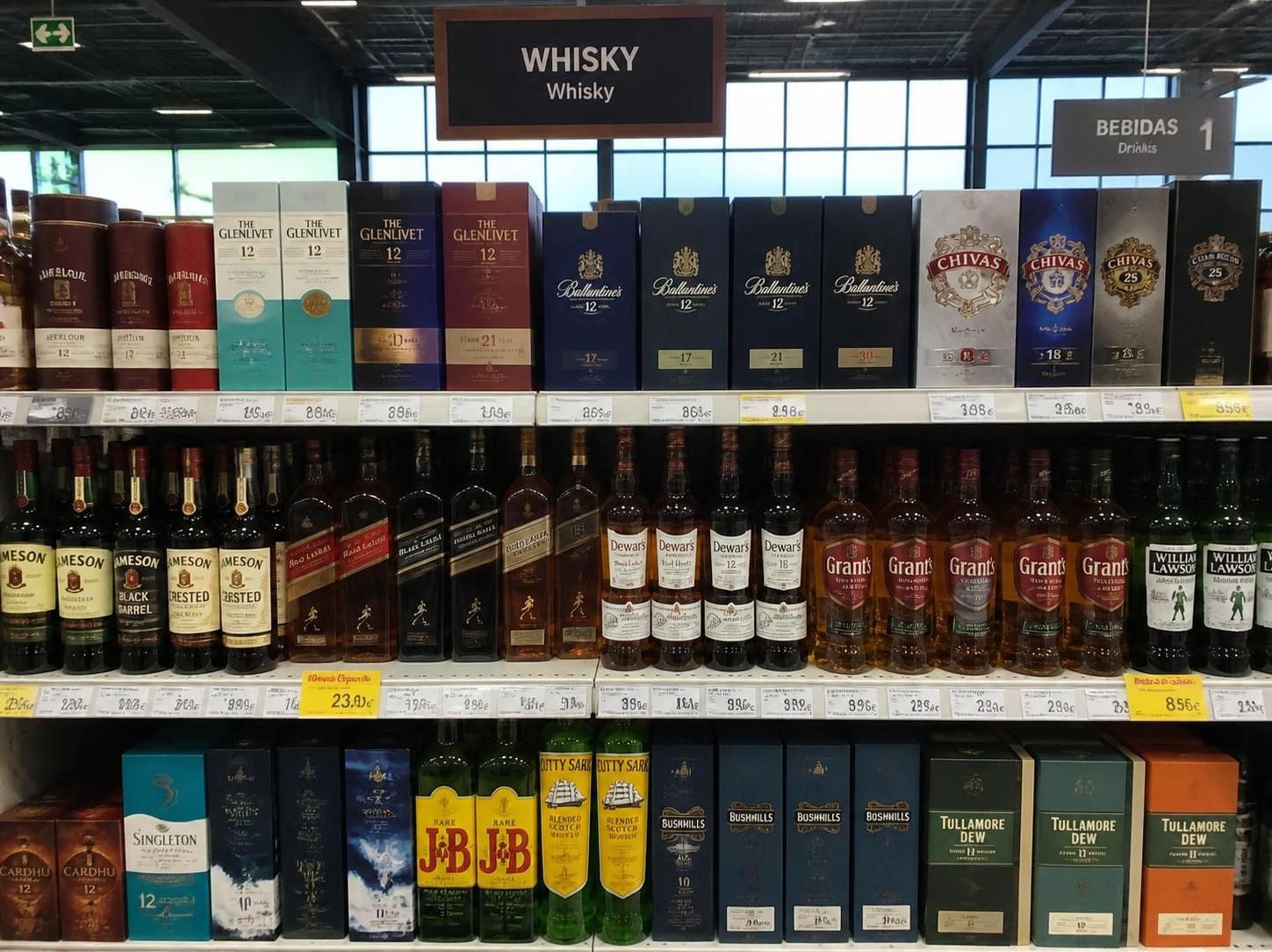 découvrez où trouver les meilleures offres de whisky en espagne sans vous ruiner. comparez les prix, astuces et conseils pour profiter d'un bon verre de whisky à petit prix.